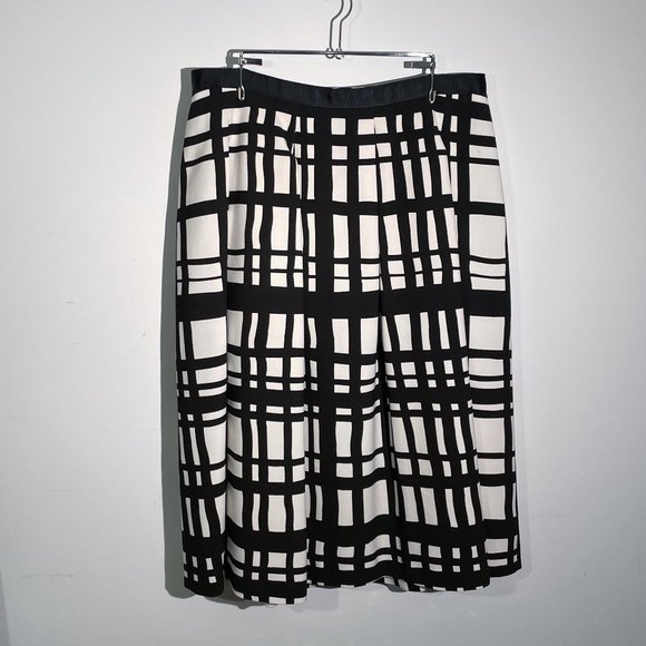 Contemporaine Simons | BLACK AND WHITE FLARED SKIRT - Picture 1 of 3